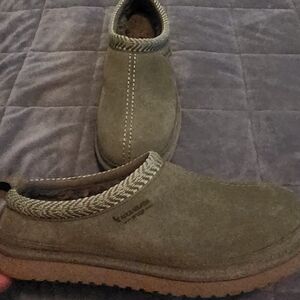 Koolaburra by Ugg Olive Green Slip-On Shoes